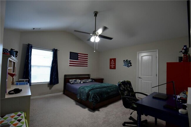 Building Photo - 1805 Kingsbridge Ct