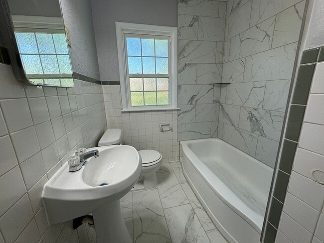 Building Photo - Beautiful 2 bedroom 1 bath home!