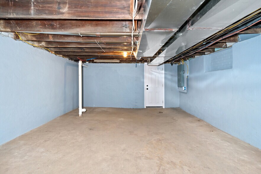 Building Photo - 504 W 26th St