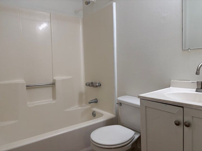 Building Photo - Great Townhouse in Douglasville