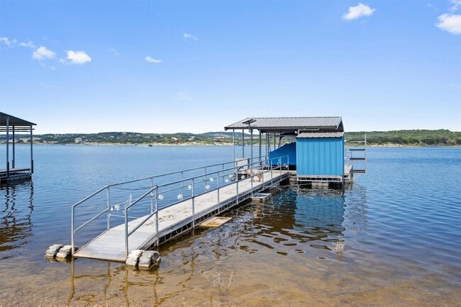 Building Photo - 504 Lakeshore Cir