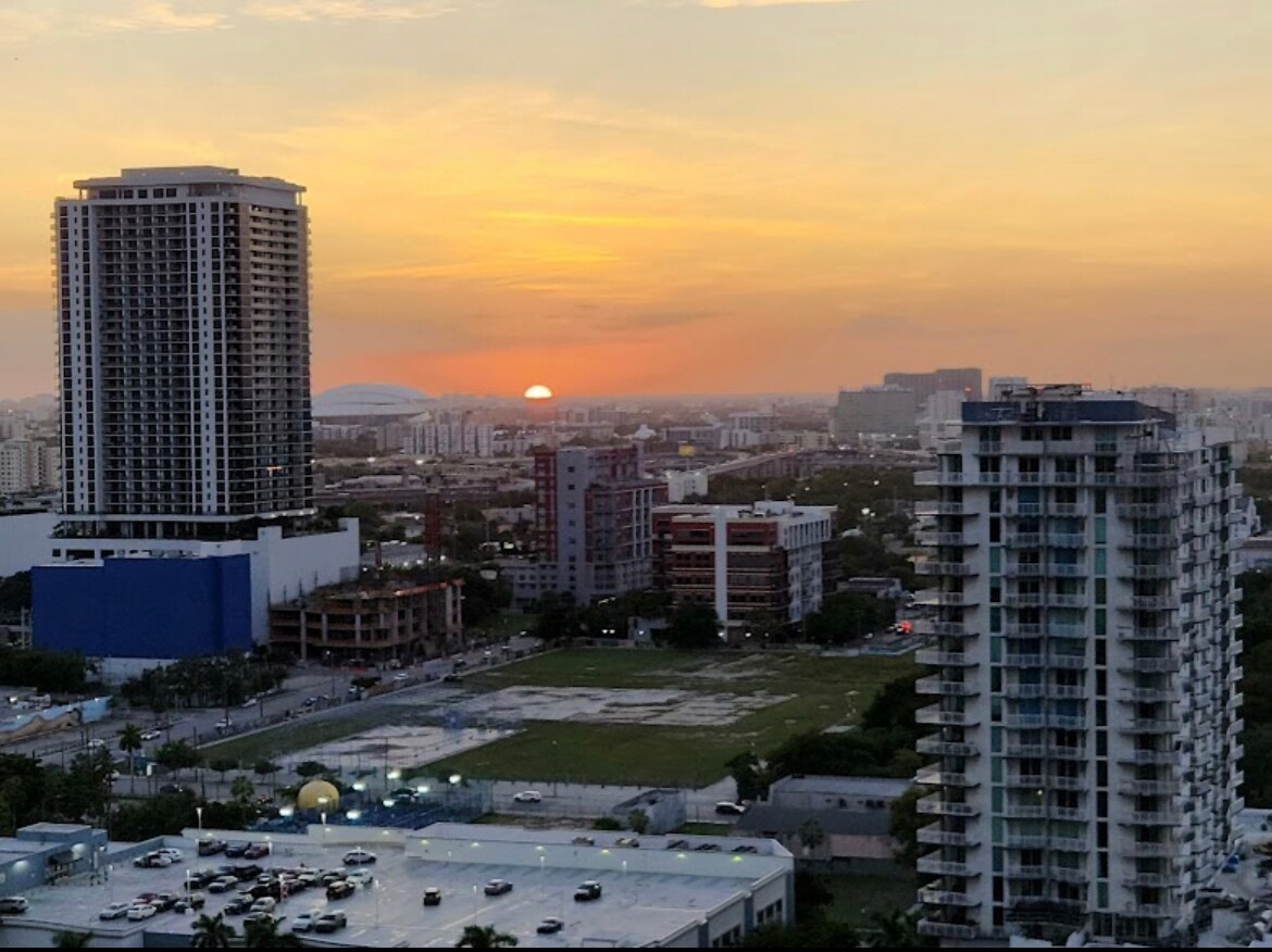 SUNCET Views - 1800 N Bayshore Dr