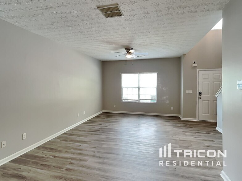 Building Photo - 1570 Eastern Sunrise Ln