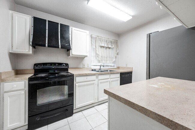 Building Photo - 17035 Seven Pines Dr