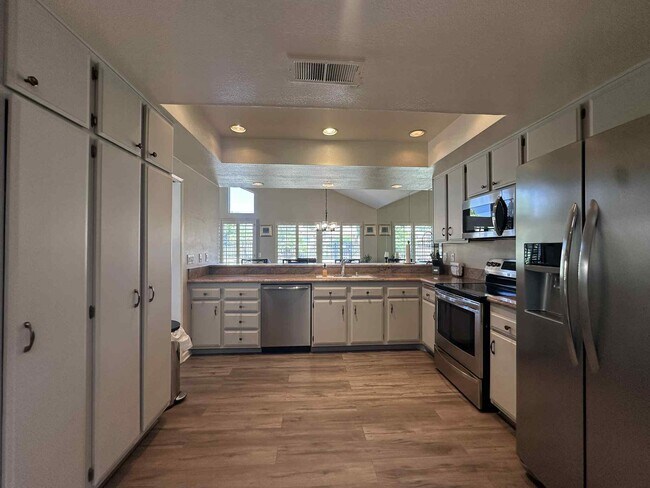 Building Photo - 4 Hermosillo Ln