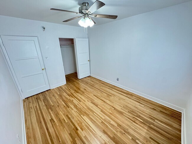 Building Photo - Quaint 3 bedroom Apt Home on 439-443 N. Spaulding Ave.