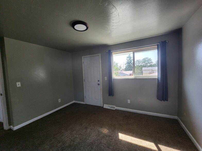 Building Photo - 721 Fraser St