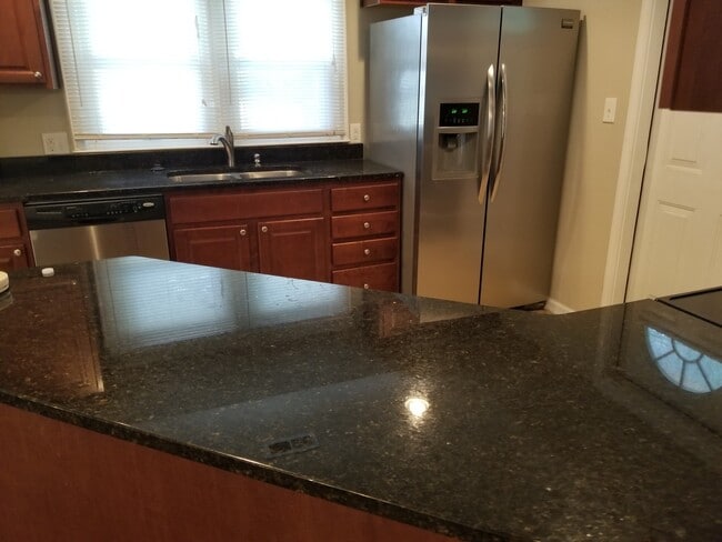 Building Photo - Beautiful Executive Home
