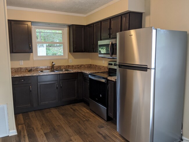 Building Photo - 1040 Britton Springs Rd