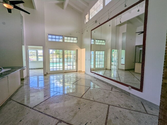 Building Photo - Kalama valley single level 4 bedroom home ...