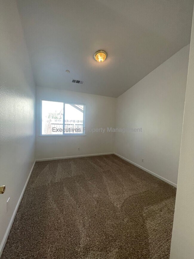 Building Photo - 1449 Quiet Ct