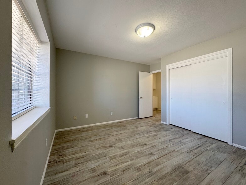 Building Photo - 14957 Mandan Rd