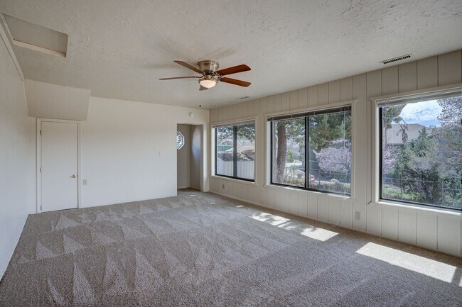 Building Photo - 5 Bedroom + a Den, 3 Bathroom, 2 Car Garage For Rent in Prescott!