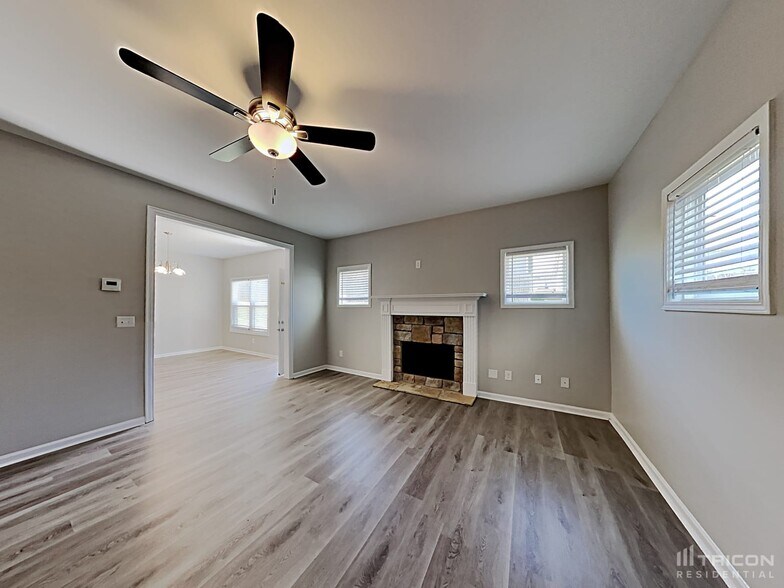 Building Photo - 15 Oakbrook Dr