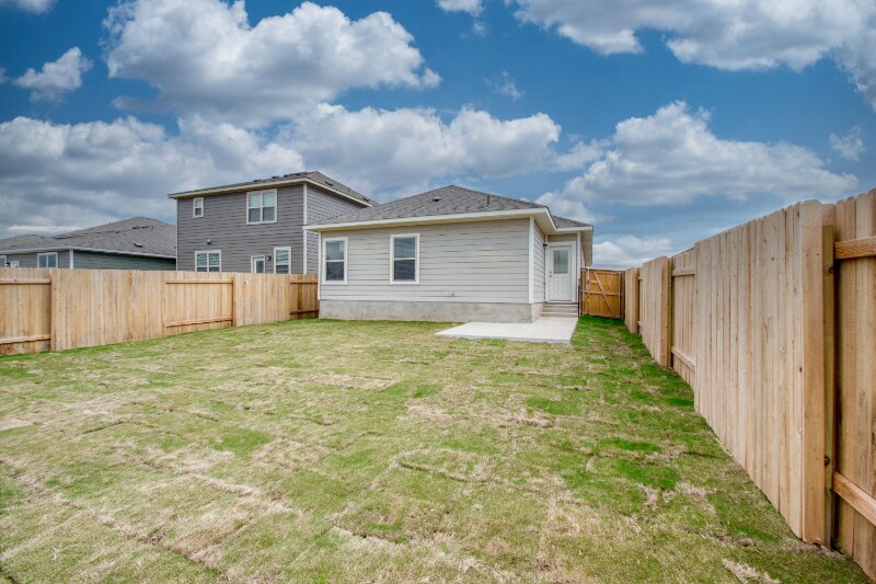 Building Photo - 215 Kellys Heroes Way