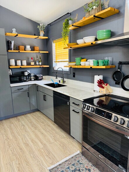 Building Photo - 24 E Winding Hill Rd