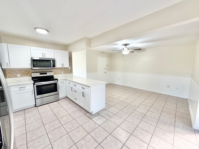 Building Photo - ** GOLDEN GATE ESTATES ** 3 BED / 2 BATH -...