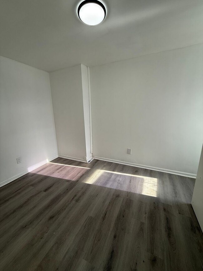 Building Photo - 538 Bailey St