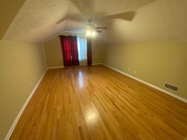 Building Photo - Lovely, well maintained Smyrna home with private wooded backyard!