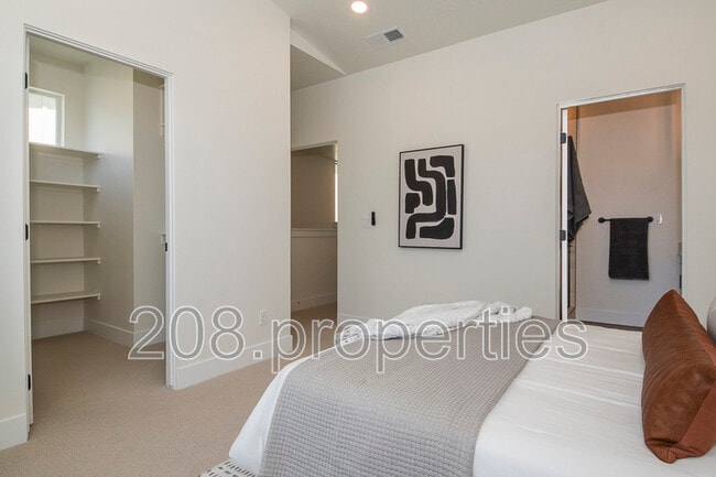 Building Photo - 479 E Violets Cv Ln