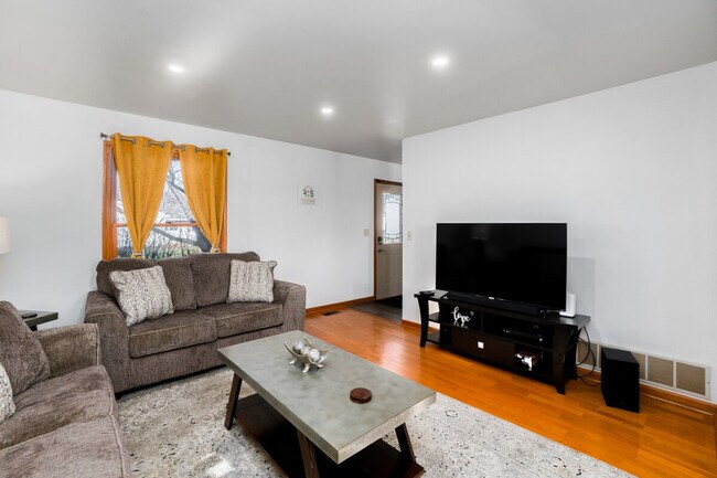 Building Photo - 1716 Rutgers Ct