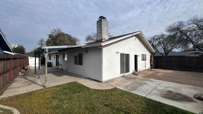 Building Photo - 1505 Bandera Ln