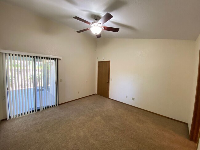 Building Photo - 1348 E Ferguson Ct