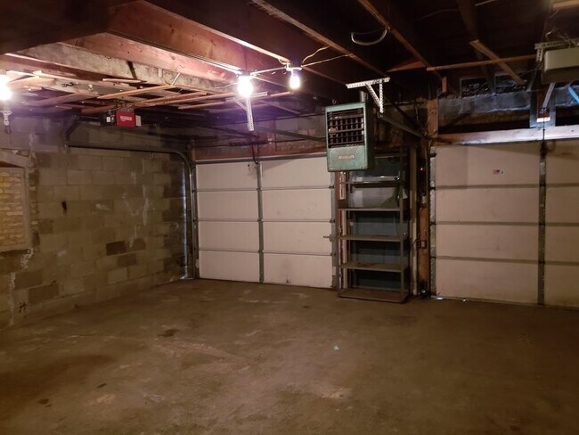 Building Photo - Pet Friendly 2 Bedroom in Delavan with Lar...
