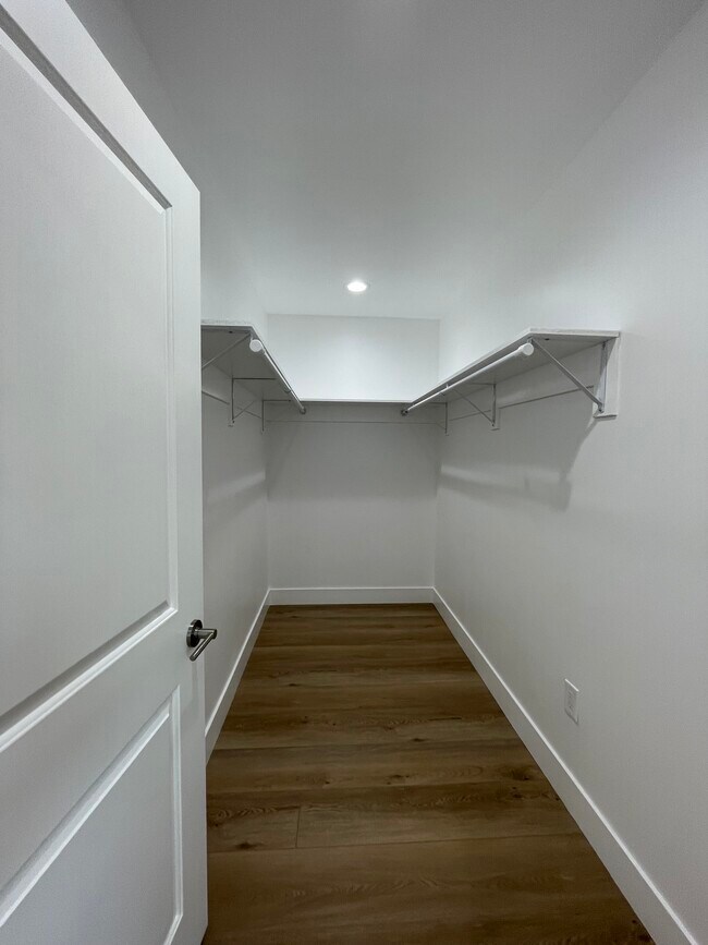 Building Photo - 14402 S Cookacre St