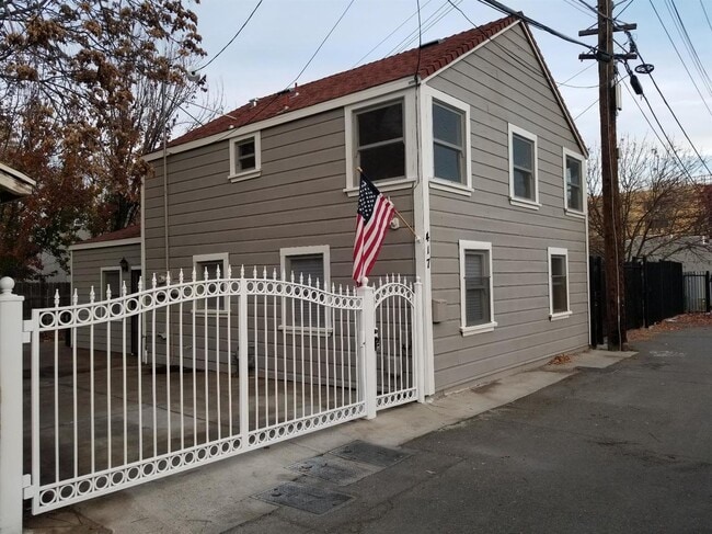 Primary Photo - GREAT DOWNTOWN LOCATION!! GATED PARKING!