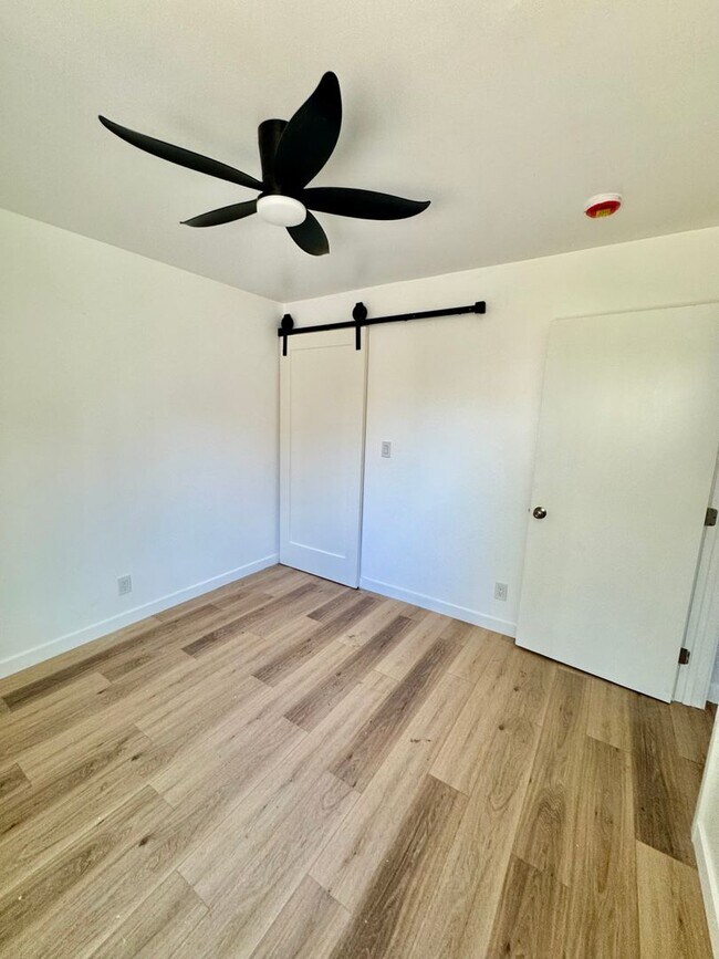 Building Photo - Must See! Completely Renovated