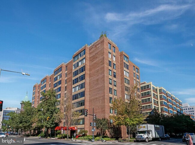 Building Photo - 1301 20th St NW