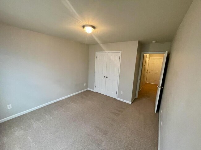 Building Photo - 180 Collinwood Dr
