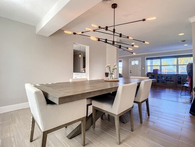 Building Photo - 762 S Beach St