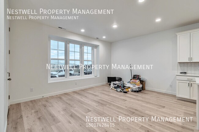 Building Photo - Stunning 3-bed Townhome in Daybreak