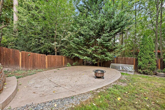Building Photo - Spacious 3-Bed Home w/ AC, RV Parking & Hu...