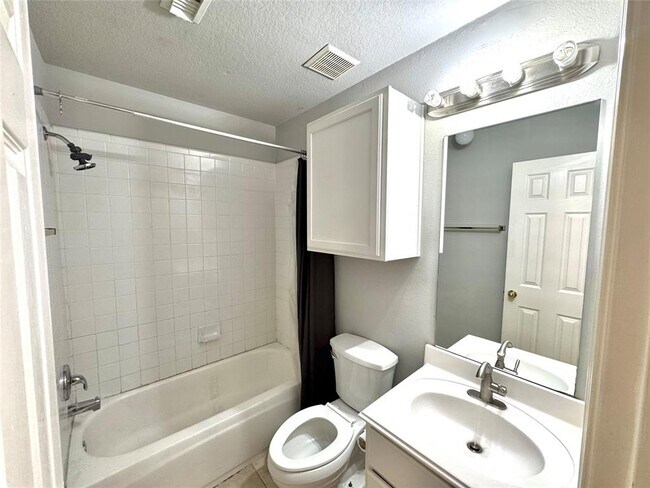 Building Photo - 19218 Misty Cove Dr