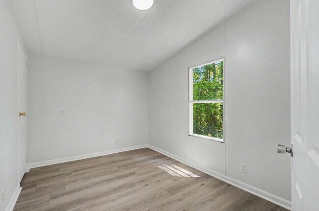 Building Photo - Updated 3-Bedroom Home on 10 acres in Chapel Hill
