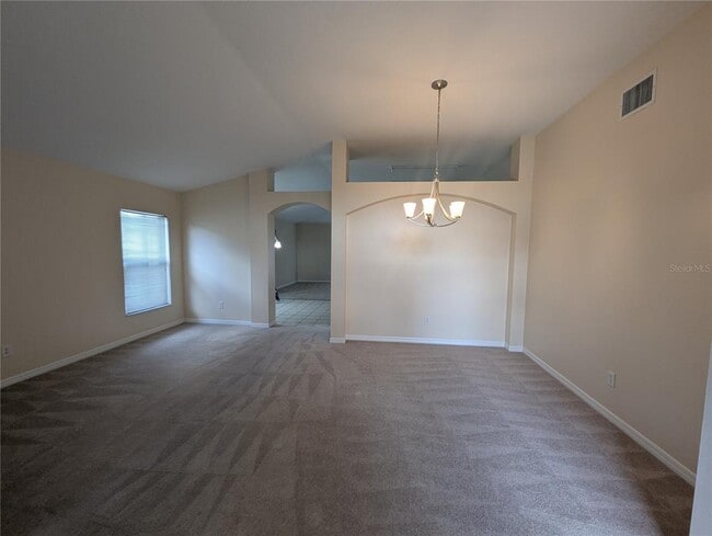 Building Photo - 515 Royal Ridge St
