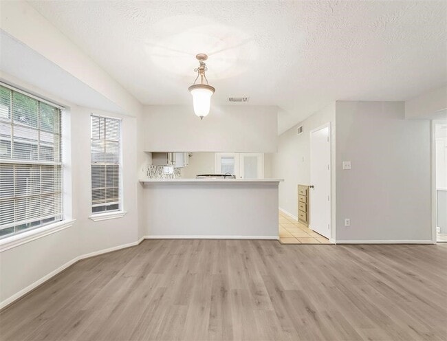 Building Photo - 23227 Timberbrook Dr