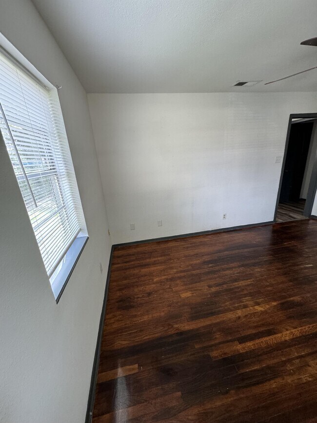 Building Photo - 1806 Mulford St