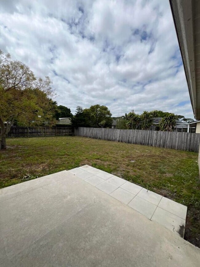 Building Photo - Annual Rental In Jensen Beach