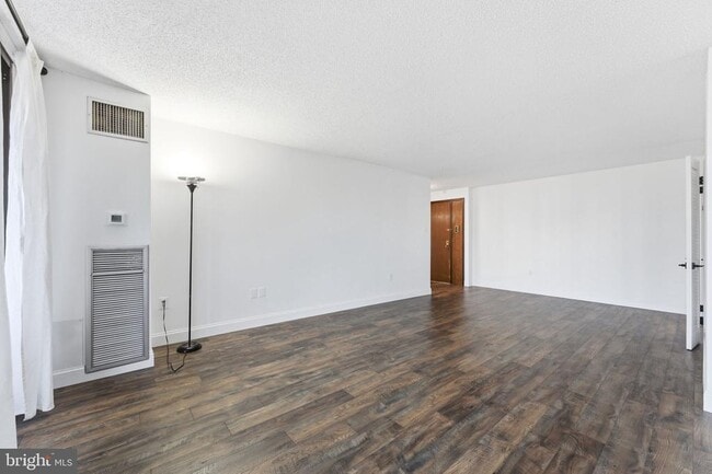 Building Photo - 250 S Reynolds St