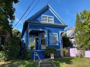 Building Photo - NW District Gem