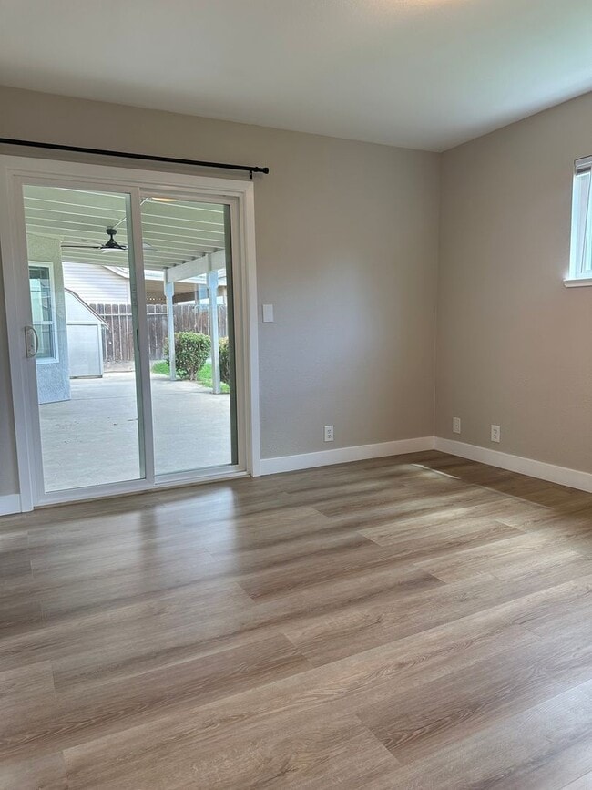 Building Photo - Beautiful newly remodeled home in Turlock