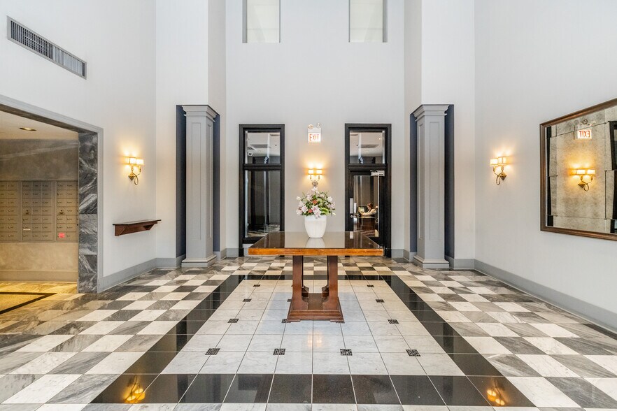 Building Photo - 70 W Huron St