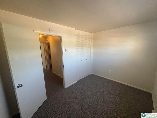 Building Photo - 5 Stonewood Pl