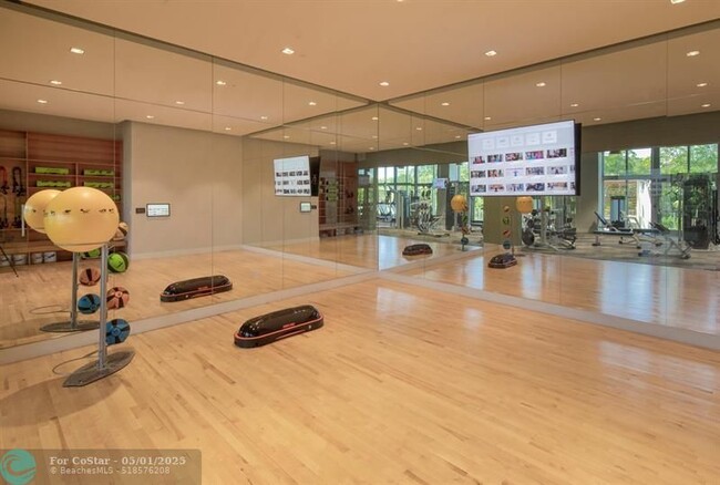 Building Photo - 16385 Biscayne Blvd