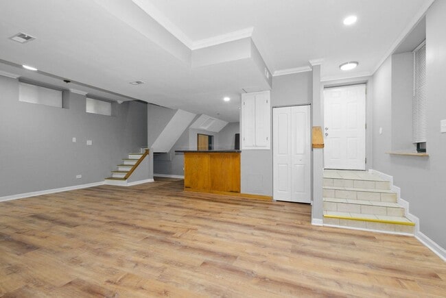 Building Photo - Duplex Two Bedroom Unit Available in South Shore