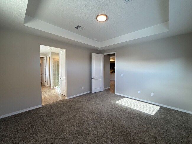 Building Photo - 3969 Kodiak Rd NE